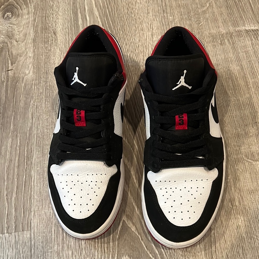 Jordan 1 Low (Black Toe)